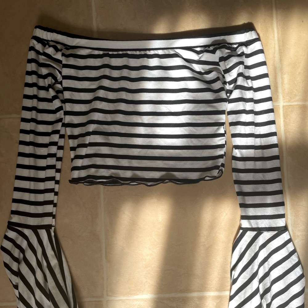 Long sleeve cropped stripped top